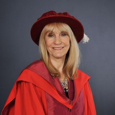 Lynn Faulds Wood's profile photo