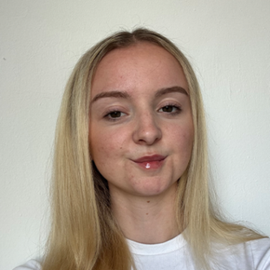 Head and shoulders image of Laurel Draper