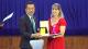Lindy Coxon receiving her prize at the 29th Korean Speech Contest