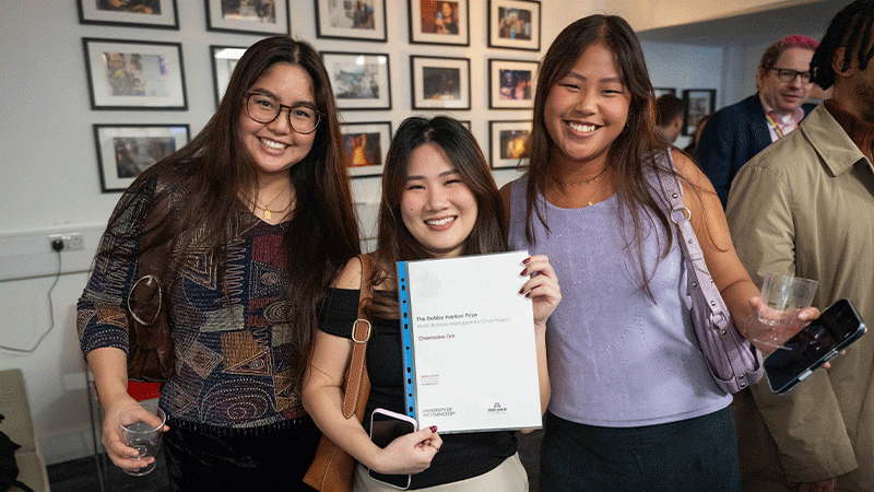 Charmain Toh winning Bobby Hanlon prize