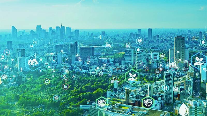 Image of a sustainable city with many green spaces