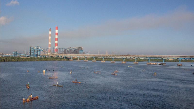 Photo of a bridge and lighthouse by the coast