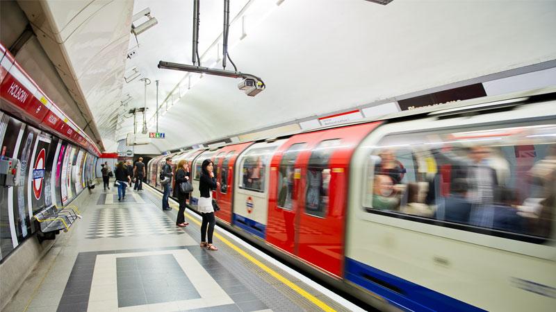 Tube leaving the platform at Holborn underground station