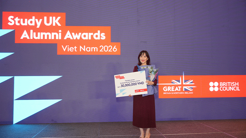 Van Anh Nguyen with Social Action Award