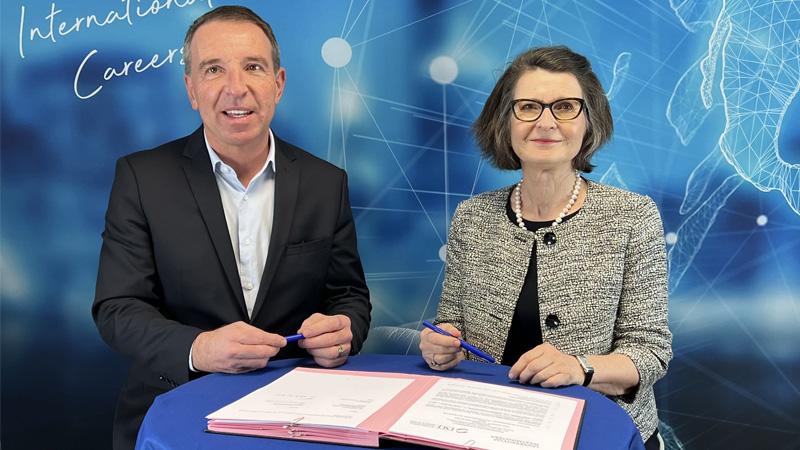 Dr Katalin Illes and Dr Christophe Boisseau signing agreement