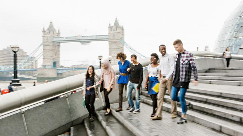 Students-walking-in-london