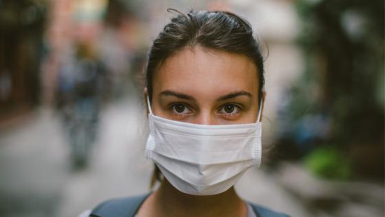 woman-wears-face-mask