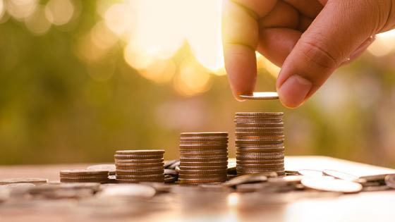 hand counting coins