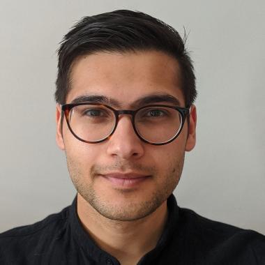 Head and shoulders photos of Paresh Parmar's profile photo