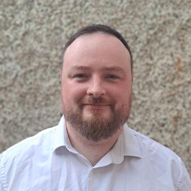 Headshot of Tom Oliver's profile photo