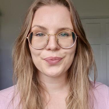 Head and shoulder Image of Franzi Busch